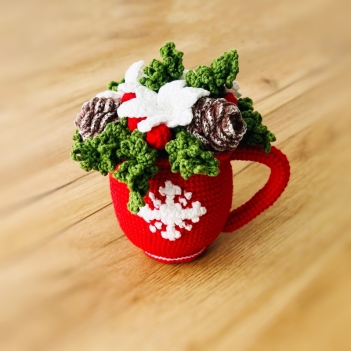 Christmas cup amigurumi pattern by Fluffy Tummy