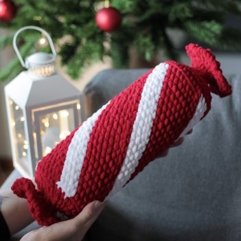 Peppermint Stick Pillow amigurumi pattern by Crocheniacs