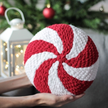 Peppermint Pillow amigurumi pattern by Crocheniacs