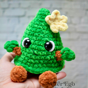 Clara the Christmas Tree amigurumi pattern by Alter Ego Crochet