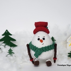 Snowman Christmas Ornament amigurumi pattern by VenelopaTOYS