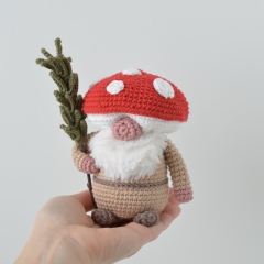 The Mushroom Gnome amigurumi pattern by Elisas Crochet