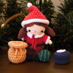 Dress up Dolls Christmas edition amigurumi by The Wandering Deer