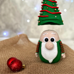 Christmas Gnome amigurumi by Mommy Patterns