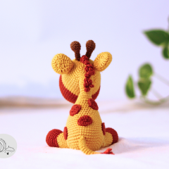 Crochet giraffe amigurumi pattern by yarnacadabra