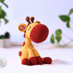 Crochet giraffe amigurumi by yarnacadabra