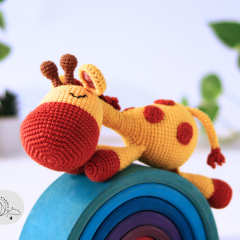 Crochet giraffe amigurumi pattern by yarnacadabra