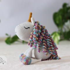 Crochet unicorn with minimal sewing amigurumi pattern by yarnacadabra