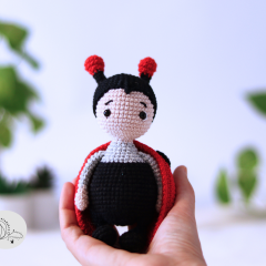 Crochet ladybug pattern amigurumi by yarnacadabra