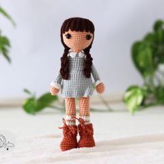 Lisa, doll amigurumi pattern amigurumi pattern by yarnacadabra