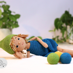 Irid, the elf amigurumi by yarnacadabra