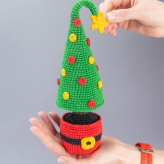 Christmas Tree in a Pot amigurumi pattern by Mufficorn