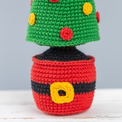 Christmas Tree in a Pot amigurumi pattern by Mufficorn