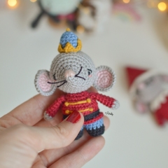 The naughty elf and Mouse King  amigurumi pattern by O Recuncho de Jei