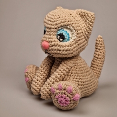 Big Eyed Kitten amigurumi pattern by StuffTheBody