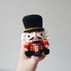 PETITE NUTCRACKER