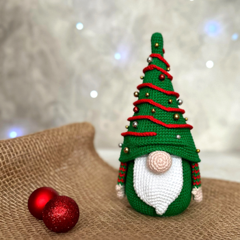 Christmas Gnome amigurumi pattern by Mommy Patterns