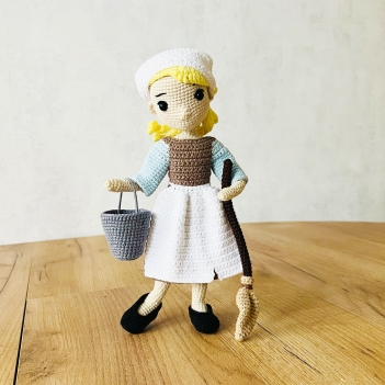 Housemaid amigurumi pattern by Fluffy Tummy