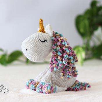 Crochet unicorn with minimal sewing amigurumi pattern by yarnacadabra