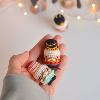 Mini Nutcracker amigurumi pattern by O Recuncho de Jei