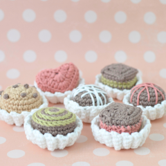 Valentine Chocolates amigurumi pattern by Elisas Crochet