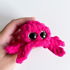 Squishy Baby Spider - No Sew amigurumi pattern by unknown