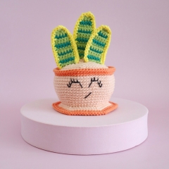 Snake Plant amigurumi pattern by Cara Engwerda