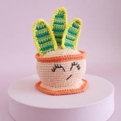 Snake Plant amigurumi pattern by Cara Engwerda