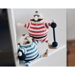 Two Strongmen amigurumi pattern by FireflyCrochet