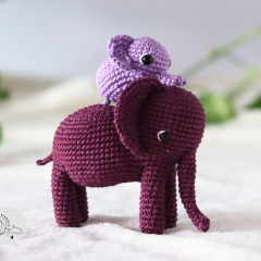 Elephant mother and baby amigurumi pattern by yarnacadabra