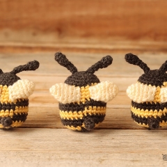 Bee Egg amigurumi pattern by Jen Hayes Creations