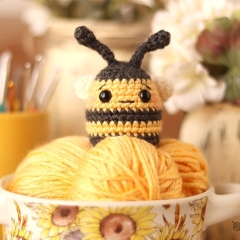 Bee Egg amigurumi by Jen Hayes Creations