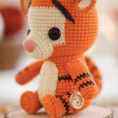 Tigger amigurumi by Crocheniacs