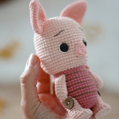 Piglet amigurumi pattern by Crocheniacs