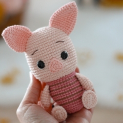 Piglet amigurumi by Crocheniacs