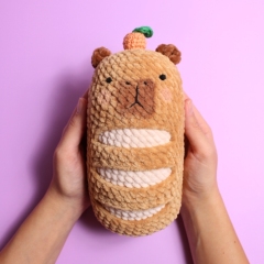 Capybaguette Yarn Bun amigurumi by Lanarumi