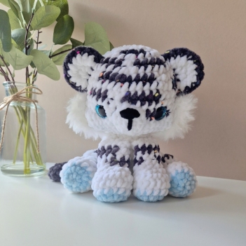 Juniper the White Tiger amigurumi pattern by Sweet Fluffy Stitches