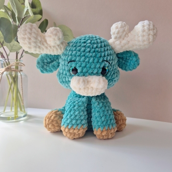 Rocket the Moose amigurumi pattern by Sweet Fluffy Stitches