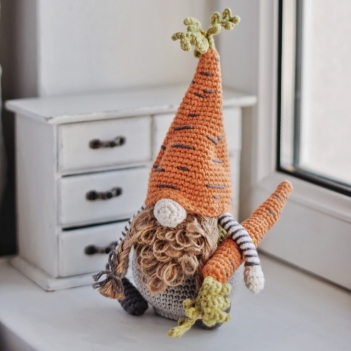 Easter Carrot Gnome amigurumi pattern by FireflyCrochet