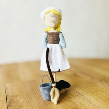 Housemaid outfit amigurumi pattern by Fluffy Tummy