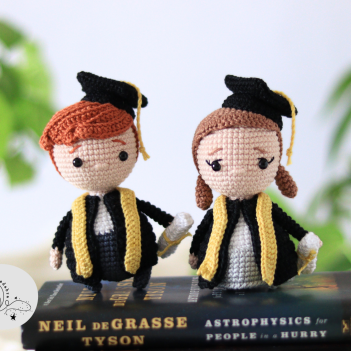 Graduation dolls - boy and girl amigurumi pattern by yarnacadabra