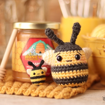 Bee Egg amigurumi pattern by Jen Hayes Creations