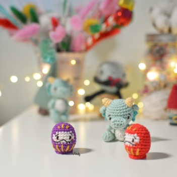 Mini dragon and daruma amigurumi pattern by O Recuncho de Jei