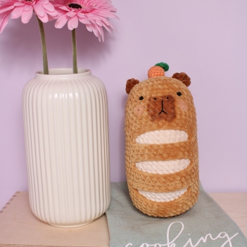 Capybaguette Yarn Bun amigurumi pattern by Lanarumi