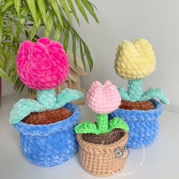 Tulip in a pot amigurumi pattern by CuteVilleToys