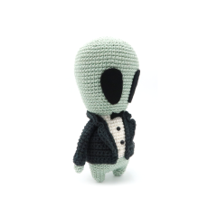 Alien inTuxedo amigurumi pattern by RoKiKi