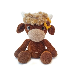 Evelyn Highland Cow amigurumi pattern by Crochetbykim