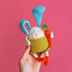 Thomas the Bunny amigurumi pattern by Natura Crochet