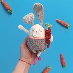 Thomas the Bunny amigurumi pattern by Natura Crochet