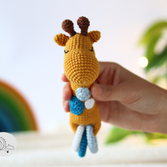 Giraffe rattle pattern amigurumi by yarnacadabra